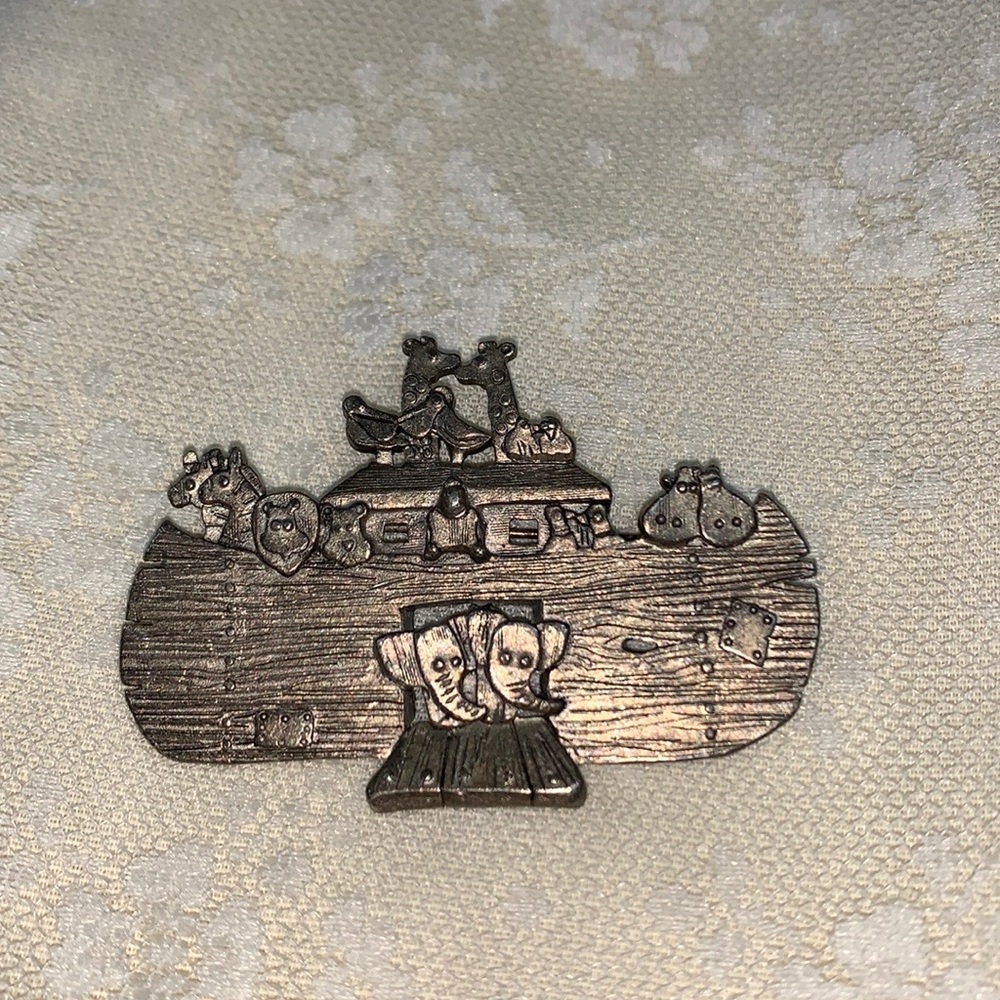 DANECRAFT VINTAGE NOAH’S ARK PIN BROOCH - Picture 2 of 7